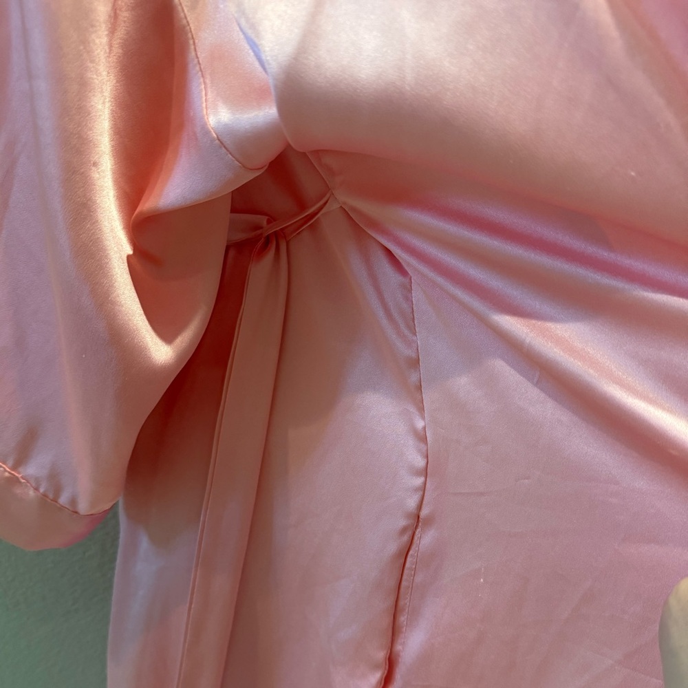 Victoria secret brand new without tag Elegant Pink Satin Robe with pockets s-m - Picture 4 of 6
